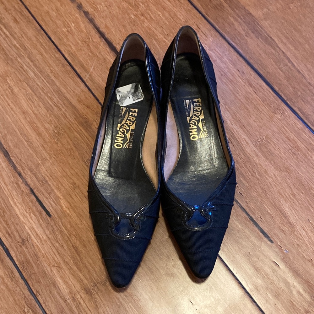 Salvatore Ferragamo Women's Black Pointy toe Flats